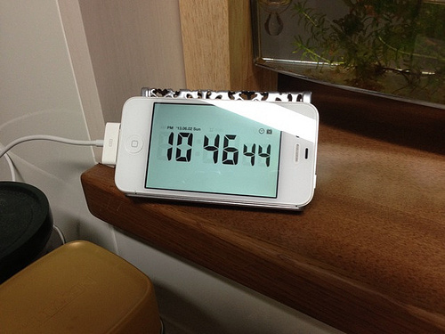 時計アプリ Lcd Clock ー使わなくなったiphoneを使って卓上時計を実現 アナザーディメンション
