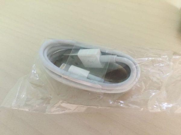 交換品のLightningケーブル