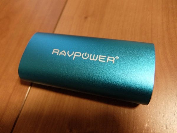 ロゴが目立つ