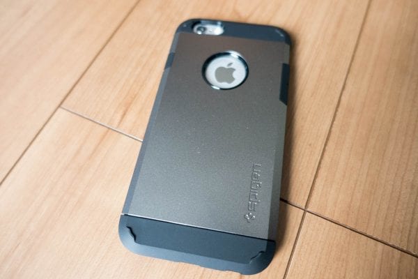 タフアーマーの装着状態。Appleロゴを隠さない配慮が嬉しい