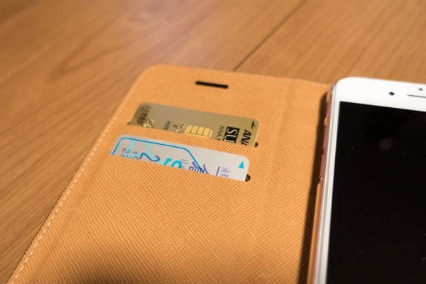 カードスロットがある