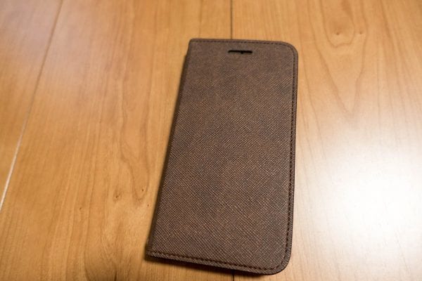 手帳型ケースを装着した状態