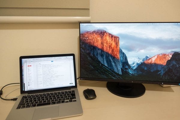 MacBook Proと繋げたデュアルディスプレイ環境