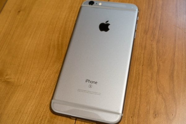 US版SIMフリーiPhone 6s Plus背面