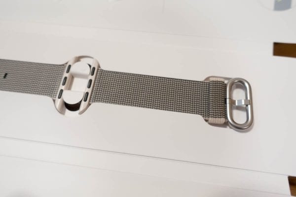 バンドの固定部分。アルミニウム製っぽい