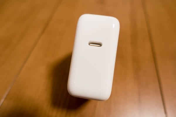 ACアダプタとの接続もUSB-Type Cのみ