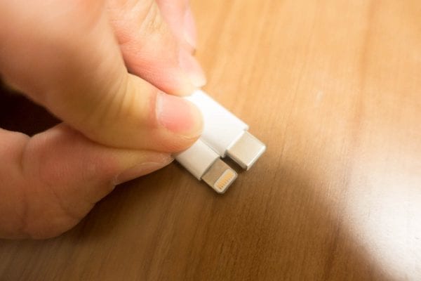 USB-Type CとLightningを比較。思いの他大きい