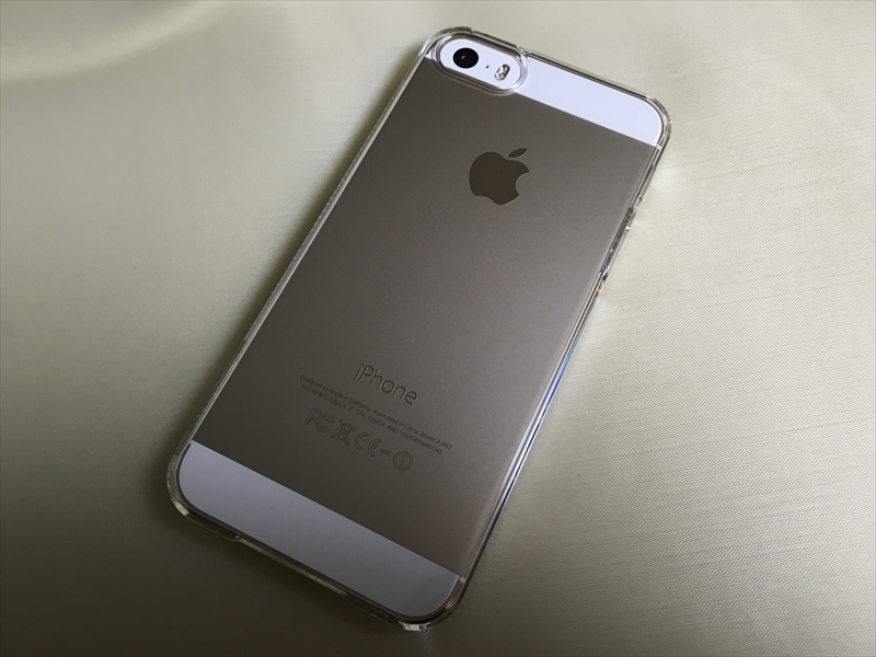 シン・フィット装着後のiPhone 5s(裏)