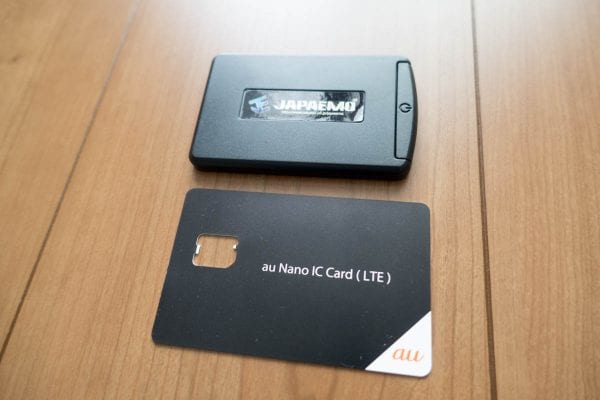 サイズはカードよりも一回り小さいレベルでコンパクト