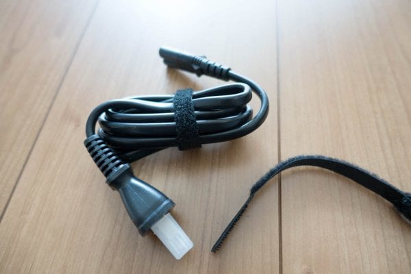 これがコンセント。かなり太いケーブル