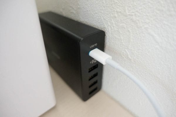 USB-Cケーブルを接続