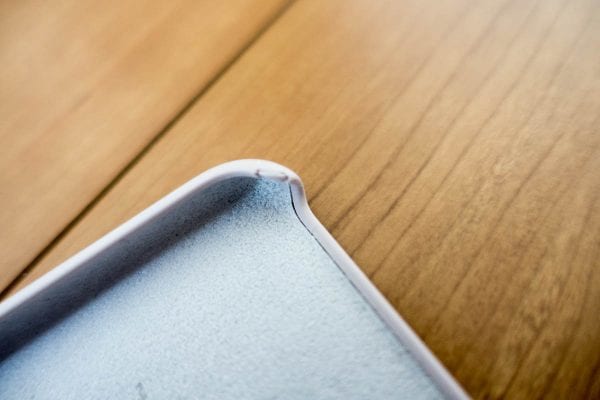 iPhoneを取り外すと欠けていることがよく分かる