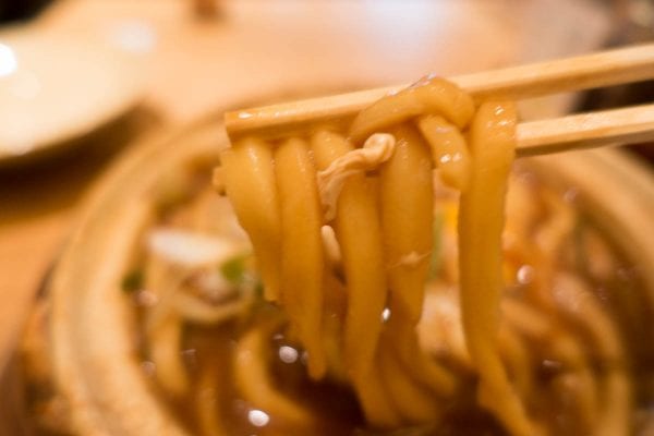 讃岐うどんとは全く違う、重たい麵