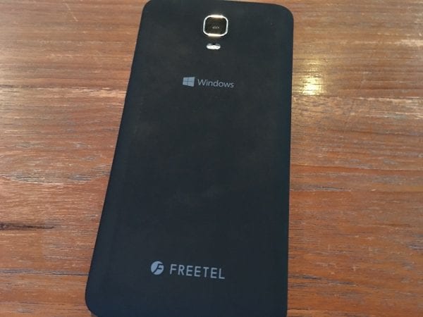 FREETEL KATANA01の裏側