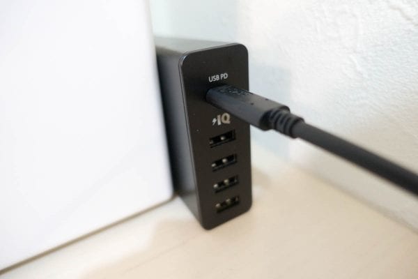 「Anker PowerPort+ 5 USB-C Power Delivery」で充電