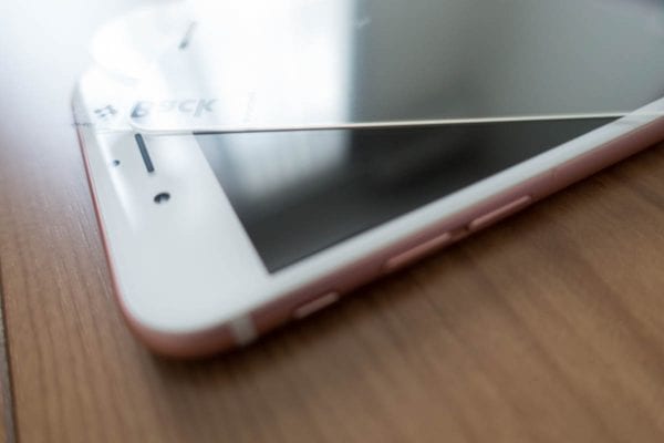 iPhone に重ねる