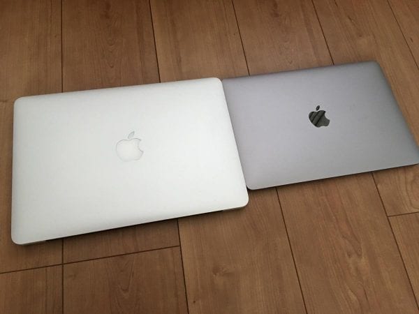 並べて見るとそれほどコンパクトと感じない