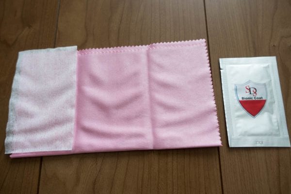 中身はコーディング剤と拭き上げ用のクロス