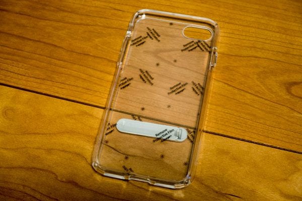 本体保護用のフィルムが付いている