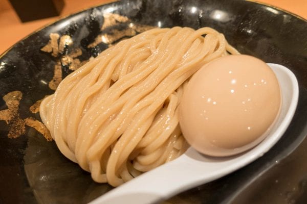 味玉は1つ丸ごと