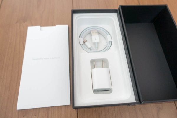 充電ケーブルはお馴染み