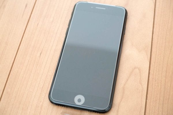 iPhone 7ジェットブラックの表面(フィルム付き)
