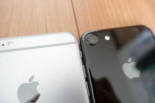 Dラインがなくなるだけで、カメラ周りのデザインに対する印象が全くかわる