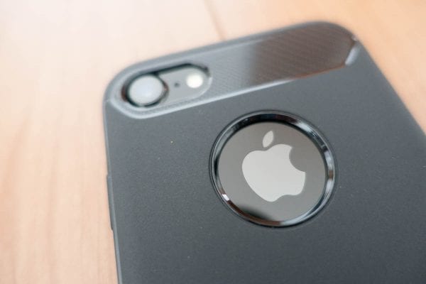 Appleロゴとカメラが美しい