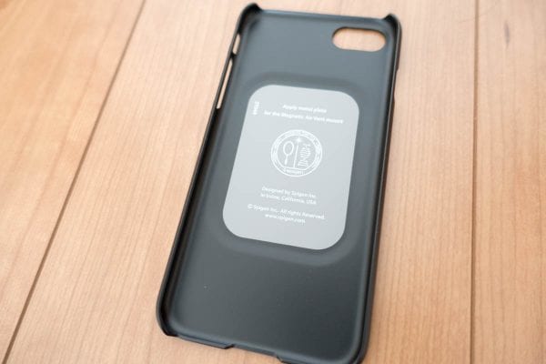 ケース本体。ポリカーボネート素材で実にシンプル