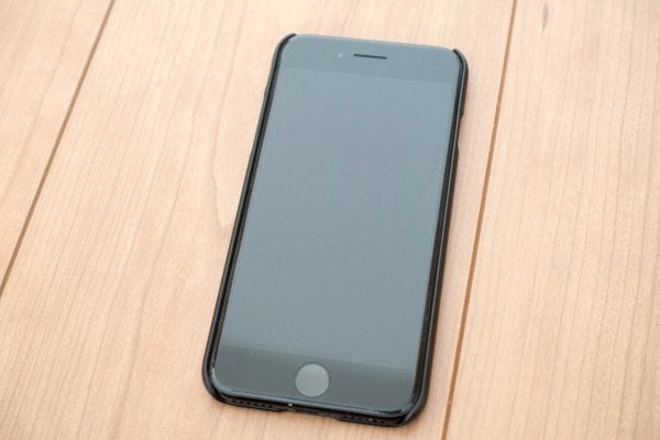 iPhone 7ジェットブラックに装着