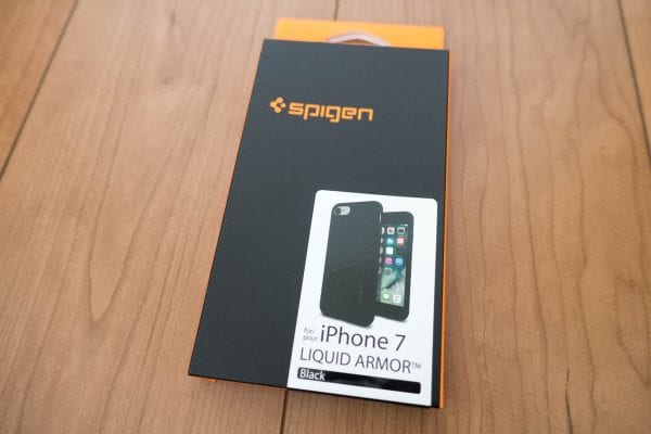 パッケージはSpigen社定番