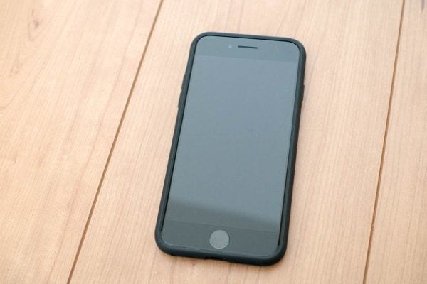 iPhone 7ジェットブラックに装着