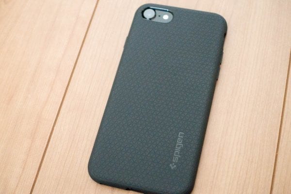 裏側から。Appleロゴは隠れてしまう