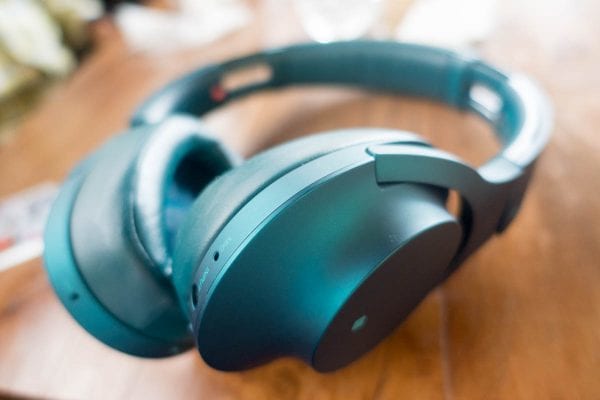 ソニーのワイヤレスヘッドフォン「h.ear on (MDR-100A)」