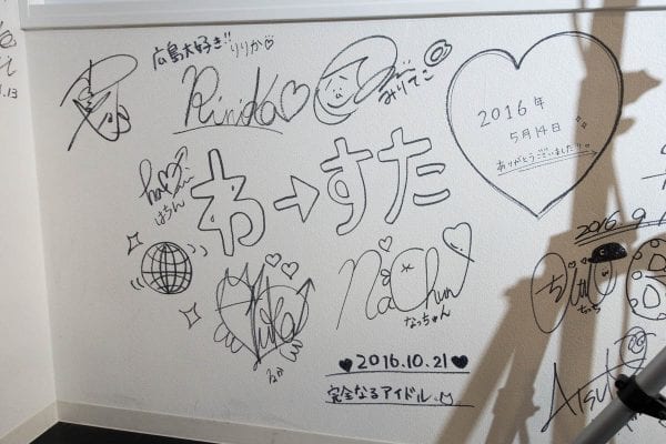 2016年5月のイベント時に書いたサインに書き加えた