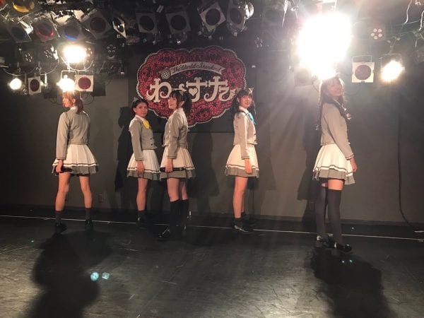 ライブ中盤は制服秋冬衣装