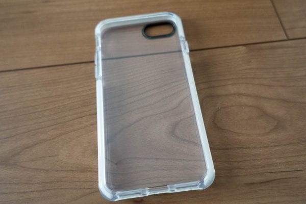ケースの外観。シンプルなクリアタイプのケース