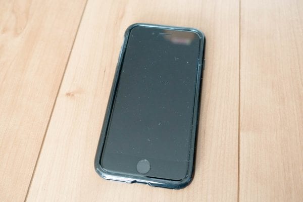 iPhone 7ジェットブラックに装着