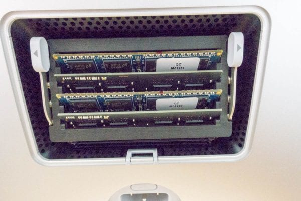 レバーを押して本体内部に収納