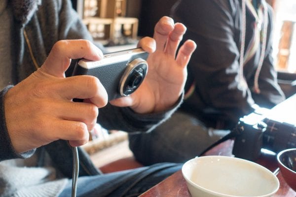正面からみたらスマホとは思えない