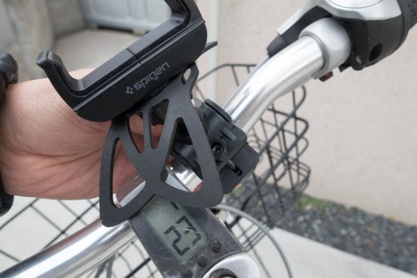 固定はゴムバンド