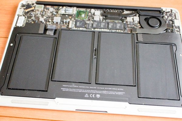MacBookAirの内部