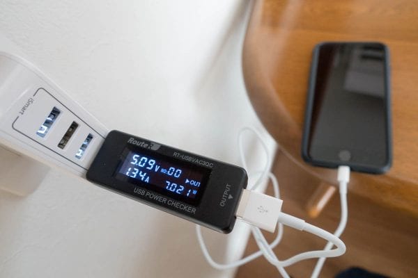 iPhone 7を充電