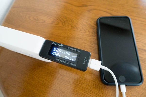 iPhone 7を充電