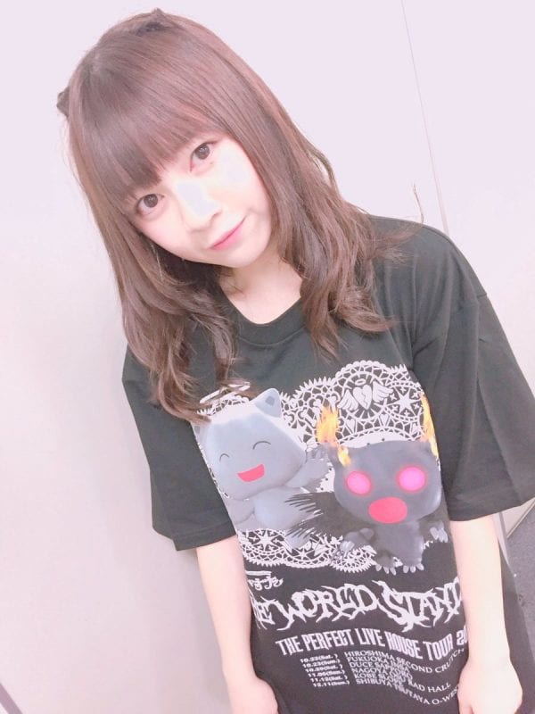 大型のTシャツを着るナナセチャン(引用元:@tws_nanase)
