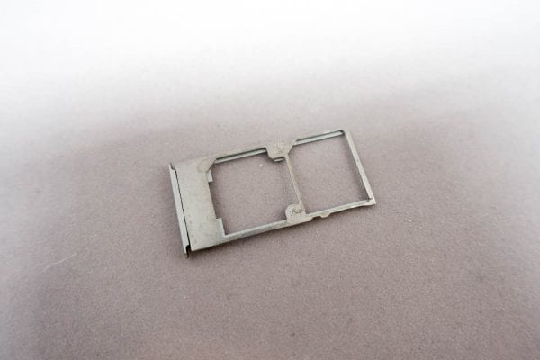 デュアルSIM構成(microSIM)
