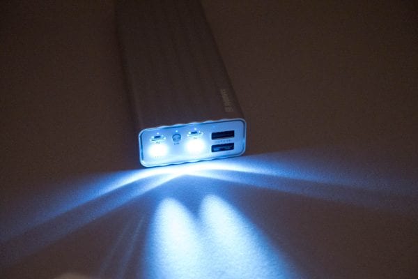 懐中電灯代わりになる