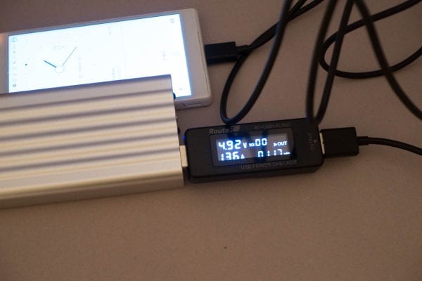 Xperia Z5 Compactを1Aポートで充電