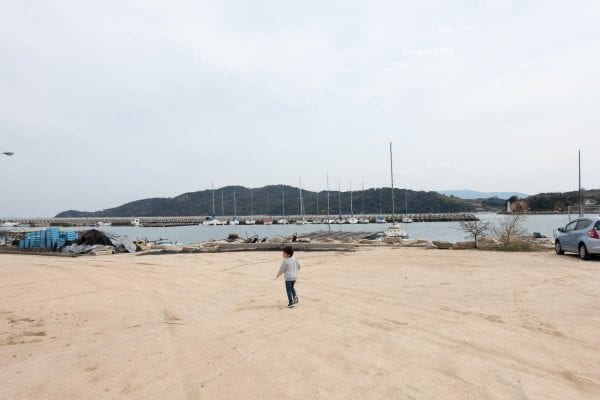店の目の前は海