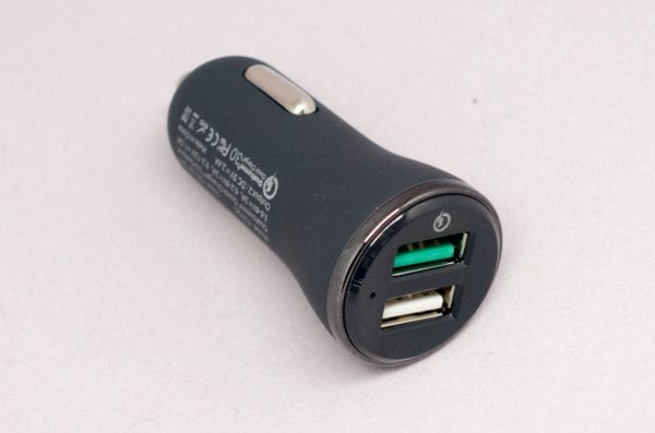Quick Charge 3.0対応ポートは緑色